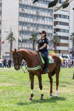 05.01.2022, Alsancak, Türkiye, İzmir 1 Mayıs 'ta düzenlenen gösteriler sırasında güvenlik görevinde bulundu.
