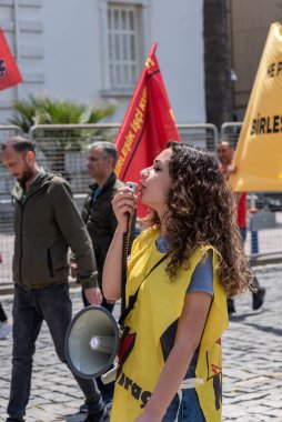 05,01,2022 Mayıs 1. Miting, işçi ve işçi gününde düzenlenen büyük bir mitingle kutlandı..