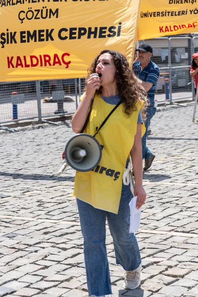 05,01,2022 Mayıs 1. Miting, işçi ve işçi gününde düzenlenen büyük bir mitingle kutlandı..
