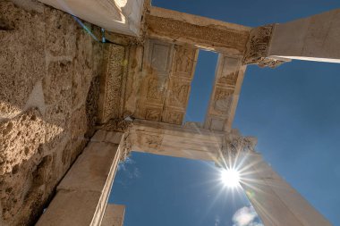 Laodikeia Ancient City Denizli iline 6 km uzaklıkta. Kuzeyde bir yerde. Helenistik şehir, İ.Ö. 3. yüzyılın ortalarında, Selevkos Kralı II. Antiochus tarafından eşi Laodike adına kurulmuştur..
