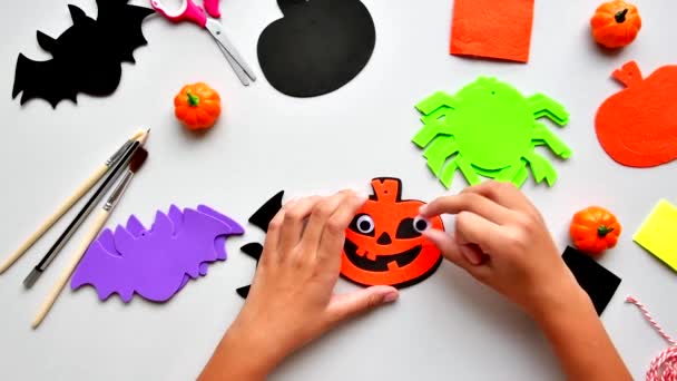Kusy Papíru Halloween Ručně Řezaný Papír Dýně Nůžky Lepidlo Světlém — Stock video