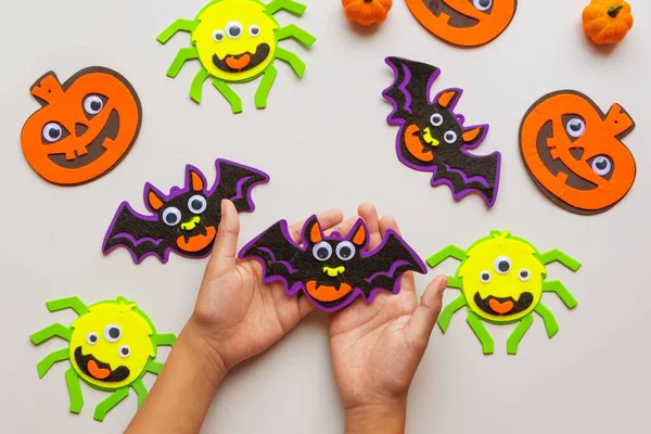 Papierschnipsel Für Halloween Handgeschnittenes Papier Kürbisse Schere Und Kleber Vor — Stockfoto