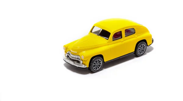 Žluté Vintage Auto Izolované Bílém Pozadí Miniaturní Hračka Červené Retro — Stock fotografie