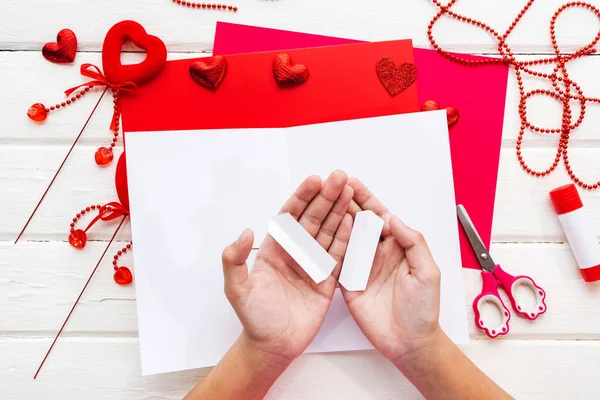 Fondo del día de San Valentín. Tarjeta San Valentín con corazón. DIY para niños. —  Fotos de Stock