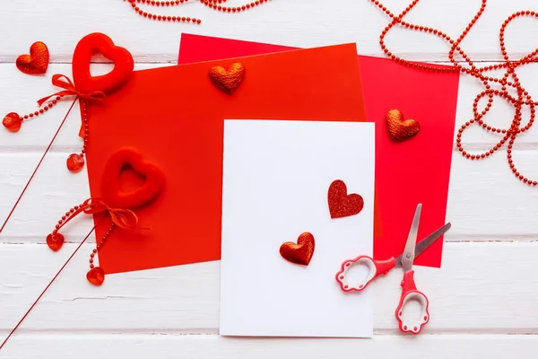 Fondo del día de San Valentín. Tarjeta San Valentín con corazón. DIY para niños. —  Fotos de Stock