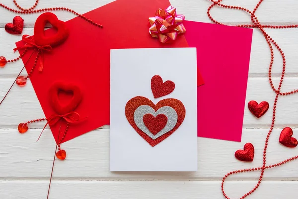 Valentin napi háttér. Valentin-napi kártya szívvel. DIY gyerekeknek. — Stock Fotó