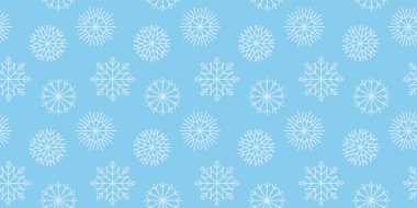 Beyaz kar taneleri ve koyu mavi arka planda pürüzsüz desenli Noel arkaplanı. Xmas süsü, bayram afişi, bayram kartpostalı, fiyat etiketi, ambalaj tasarımı için minimalist kar süslemesi.