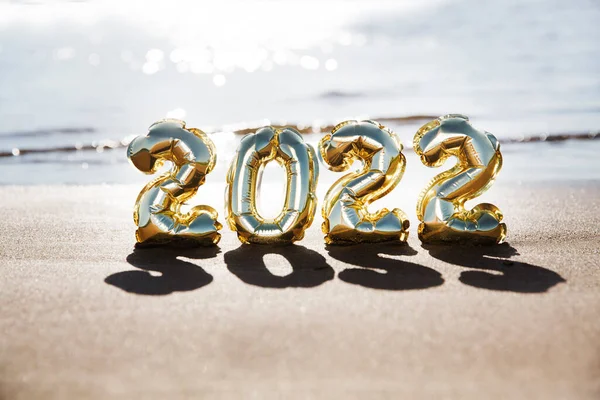 Flygballonger Nummer 2022 Sanden Stranden Glad Semester Koncept Royaltyfria Stockbilder