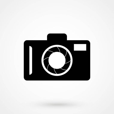 Beyaz arkaplanda kamera simgesi. vektör illüstrasyonu.