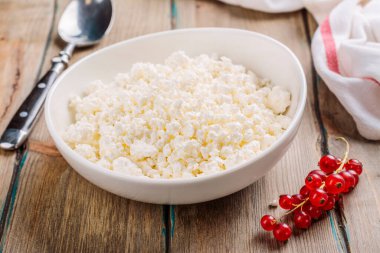 Taze çiftçiler süzme peynir