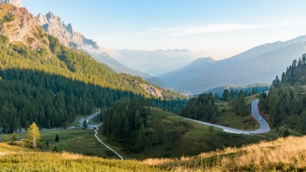 Mountain Lanscape Winding Road Leading Valley Dolomites Clear Sky Autumn — Stock Video