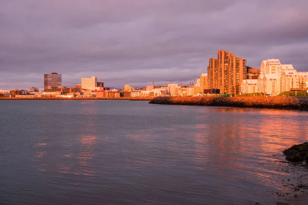 Horizonte Reykjavik Beira Mar Calorosamente Iluminado Pelo Sol Midnigh Verão — Fotografia de Stock