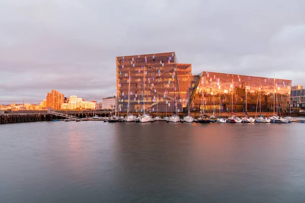 Reykjavik Islândia Julho 2020 Harpa Concerto Porto Calorosamente Iluminado Por — Fotografia de Stock