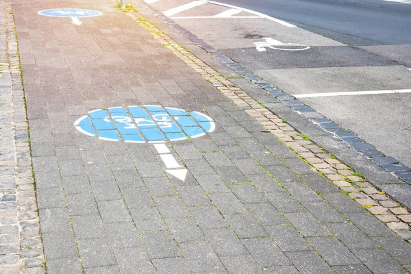 Empty Stone Bicycle Lane Running Street Residential District Bonn Germany — Stockfoto