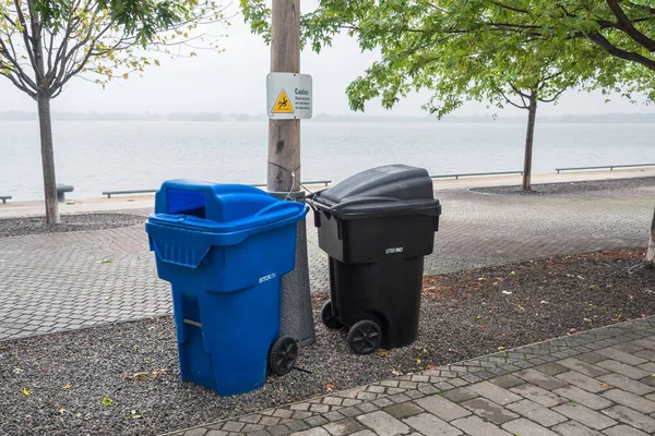 Recycling Litter Bins Waterfront Path Foggy Autumn Day Toronto Canada — Stockfoto