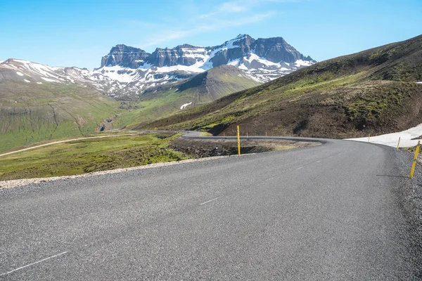 Camino Paso Montaña Vacío Islandia Día Soleado Verano — Foto de Stock