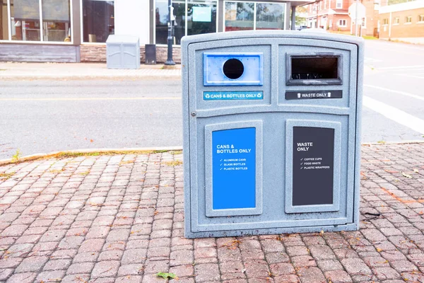 Close Recycling Bin Brick Sidewalk Town Centre Parry Sound Canada — Stock Photo, Image