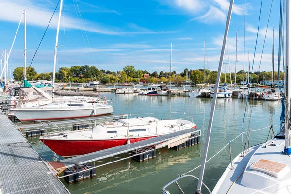 Barcos Vela Porto Sol Brilhante Outono Catharines Canadá — Fotografia de Stock