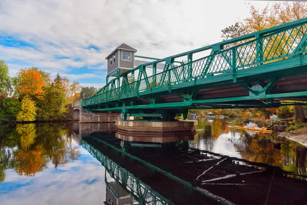 View Swing Bridge River Partly Cloudy Autumn Day Reflection Water — Stockfoto