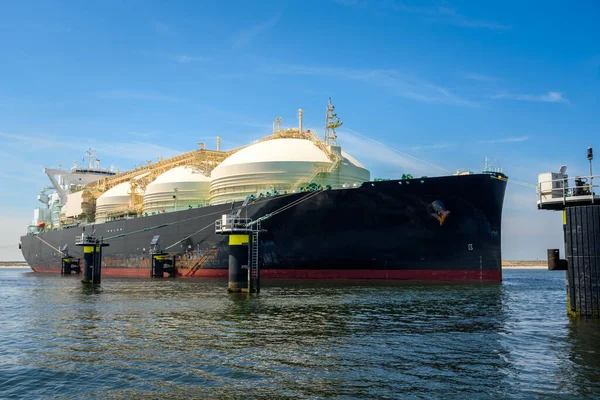 Duży Zbiornikowiec Gaz Porcie Pod Błękitnym Niebem Latem Port Rotterdamie — Zdjęcie stockowe