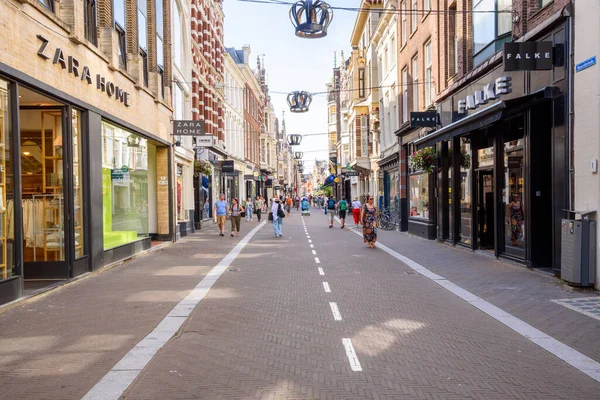 Hague Netherlands June 2022 People Stolling Noordeinde Street Sunny Day — Stock Photo, Image