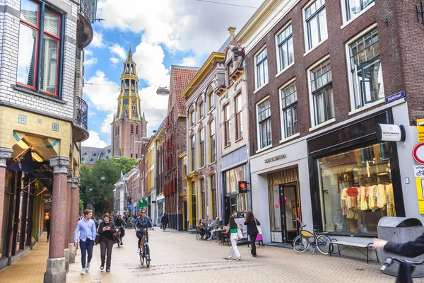 Гронінген Нідерланди Червня 2022 Люди Ходять Їздять Велосипедами Вздовж Бруґстрата — стокове фото