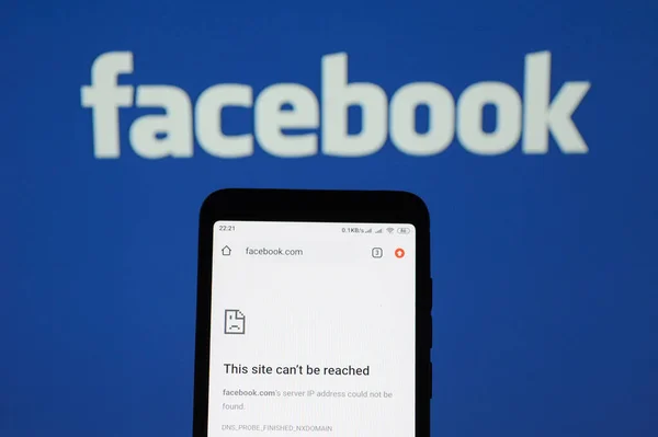 Lviv, Ukrayna. Sosyal medya uygulamaları Facebook, Instagram ve WhatsApp küresel bir kesintiye uğruyor. Illustartive editorial.