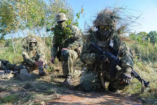 Українські Військові Носять Камуфляж Під Час Міжнародних Військових Навчань Швидкий — стокове фото