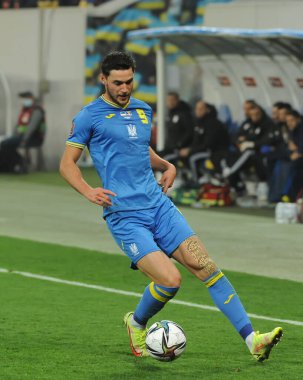 Lviv, Ukrayna, 12 Ekim 2021. Ukraynalı Roman Yaremchuk (9), Ukrayna 'nın Lviv kentinde oynanan Lviv Arena' da Ukrayna ile Bosna-Hersek arasındaki FIFA Dünya Kupası Katar 2022 ön eleme grubu D futbol karşılaşmasında görülüyor.. 