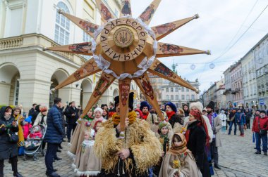 Lviv, Ukraine, 6 january 2022. Ukrainians sing Christmas carols as they carry decorated stars of Bethlehem and sheaves of wheat in their hands during. Ukrainian believers celebrate the Orthodox Christmas Day according to the old Julian calendar on 07
