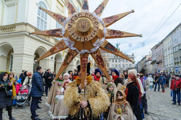 Lviv, Ukraine, 6 january 2022. Ukrainians sing Christmas carols as they carry decorated stars of Bethlehem and sheaves of wheat in their hands during. Ukrainian believers celebrate the Orthodox Christmas Day according to the old Julian calendar on 07