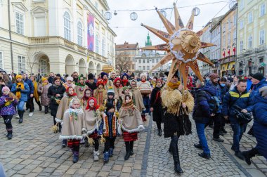 Lviv, Ukraine, 6 january 2022. Ukrainians sing Christmas carols as they carry decorated stars of Bethlehem and sheaves of wheat in their hands during. Ukrainian believers celebrate the Orthodox Christmas Day according to the old Julian calendar on 07
