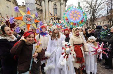 Lviv, Ukraine, 8 January 2022. Procession of zvizdari (Christmas Star carriers) held as part of the Spalakh rizdvianoi zvizdy (The Flash of the Christmas Star) Festival in Lviv, western Ukraine. Every year, enthusiasts take to the streets of Lviv. Th
