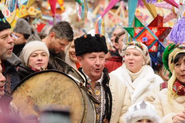 Lviv, Ukraine, 8 January 2022. Procession of zvizdari (Christmas Star carriers) held as part of the Spalakh rizdvianoi zvizdy (The Flash of the Christmas Star) Festival in Lviv, western Ukraine. Every year, enthusiasts take to the streets of Lviv. Th