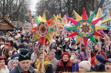 Lviv, Ukraine, 8 January 2022. Procession of zvizdari (Christmas Star carriers) held as part of the Spalakh rizdvianoi zvizdy (The Flash of the Christmas Star) Festival in Lviv, western Ukraine. Every year, enthusiasts take to the streets of Lviv. Th