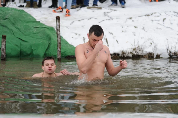 Lviv Ukraine Ocak 2022 Epifani Kutlamaları Sırasında Insan Soğuk Suda — Stok fotoğraf