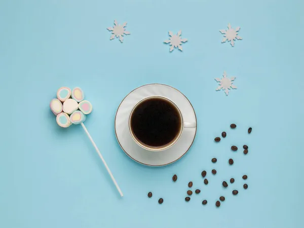 Conjunto Malvaviscos Palo Café Copos Nieve Sobre Fondo Azul Concepto — Foto de Stock