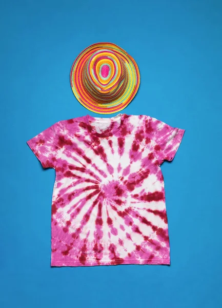 Red White Tie Dye Shirt Multicolored Hat Blue Background Coloring — 图库照片