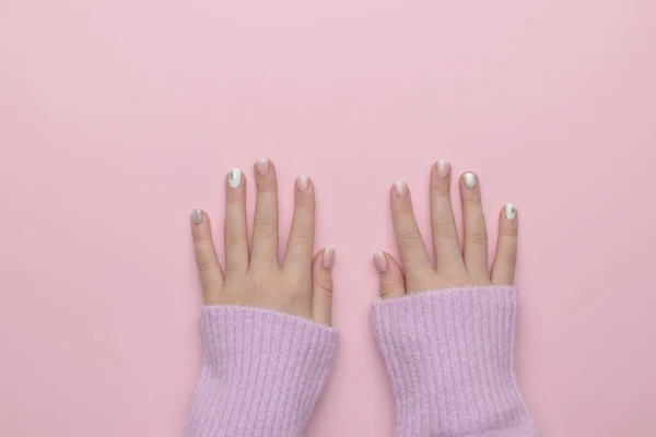 Hands Girl Warm Sweater Pink Background Manicure Beauty Women Hands — Zdjęcie stockowe