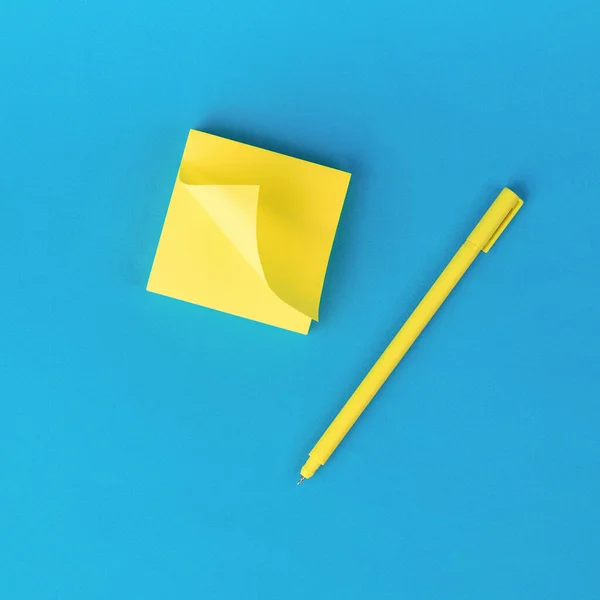 Vista Superior Uma Caneta Amarela Uma Pilha Notas Papel Amarelo — Fotografia de Stock