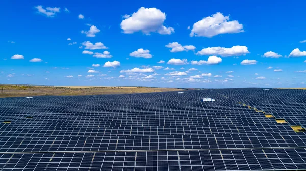 Planta de energía solar vista aérea — Foto de Stock