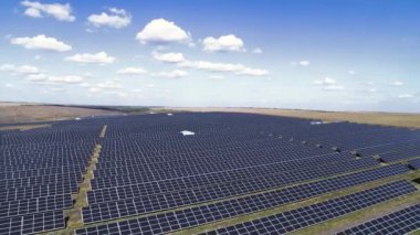Fotovoltaik güneş panelleri alan görüntüsü