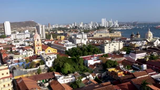 Cartagena Colombia recorriendo parte del casco antiguo vista aérea — Vídeo de stock