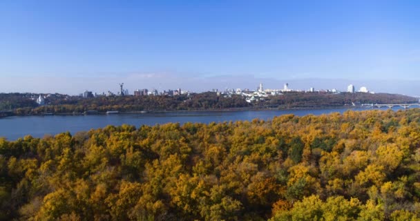 Légi felvétel a Rusanovka-szigetről a város üzleti és történelmi fővárosába — Stock videók