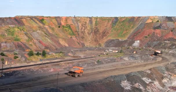 大型采石场倾卸卡车空中景观 — 图库视频影像