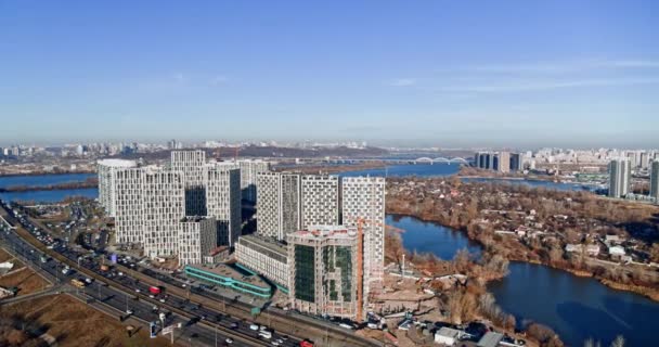 4K Aerial view Over modern city buildings. Kyjev, hlavní město Ukrajiny — Stock video