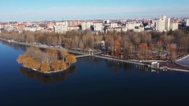 L'isola dell'amore a Ternopol vista aerea della città — Video Stock