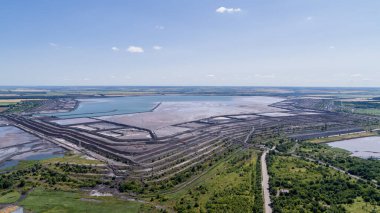 Kuyruklar bir maden havası manzarası bırakıyor.