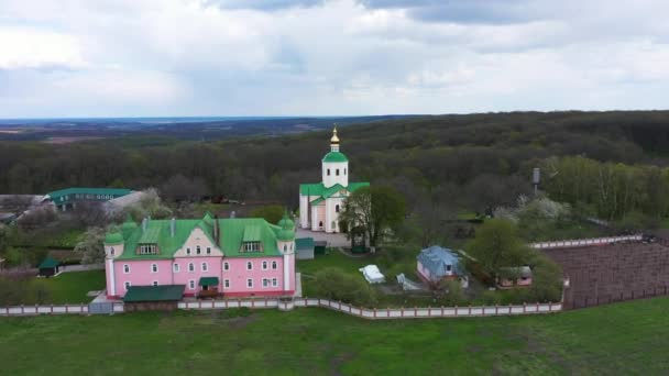 The Holy Trinity Motroninsky Monastery. The village of Melniki Cherkassy region Ukraine aerial view — Stock videók