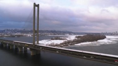 Kyiv Hava Panorama 'daki Güney Köprüsü Kış mevsiminde